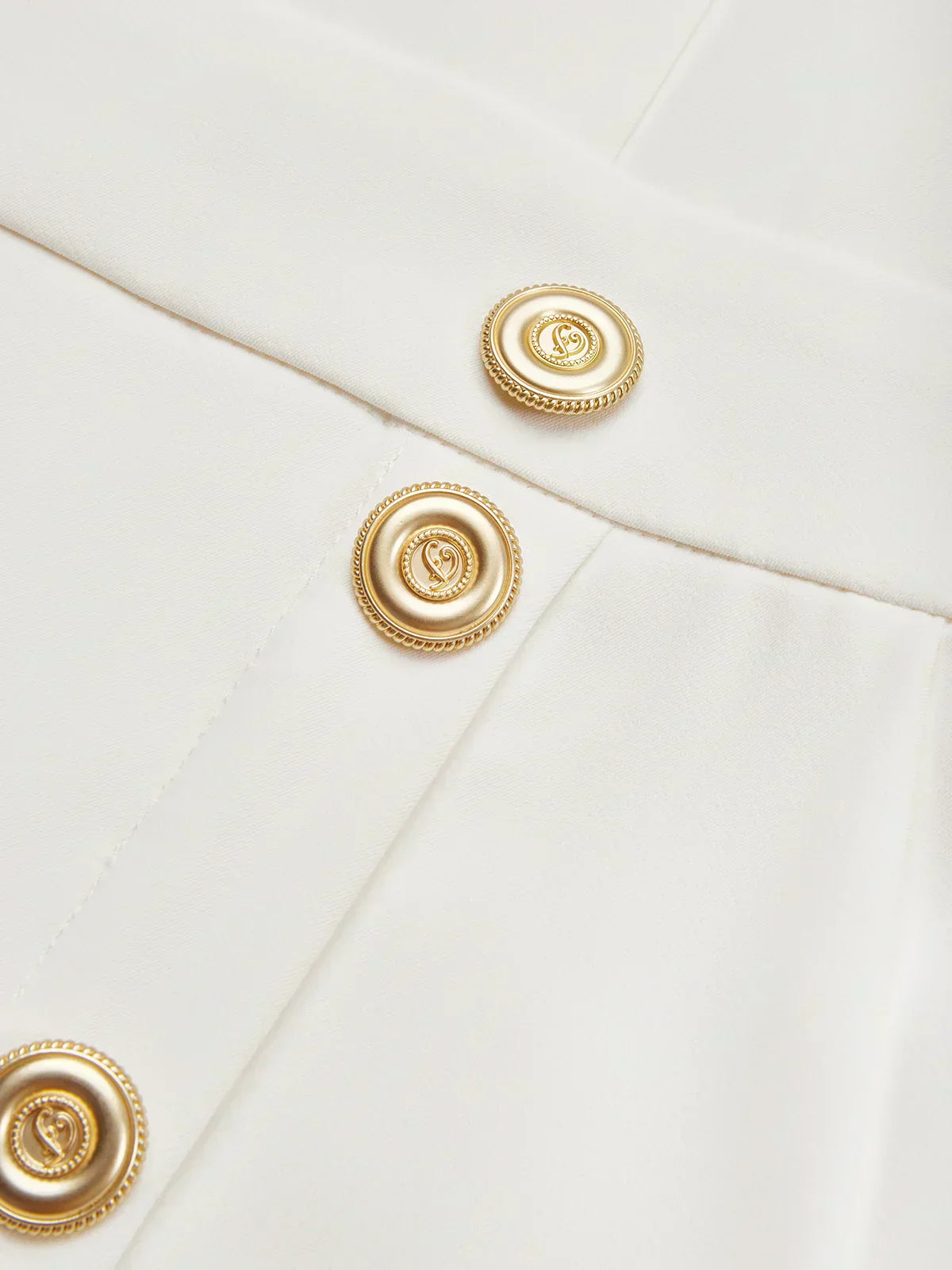 Malene™ | Robe Midi Unie avec Ouverture de Boutons et Col Rond