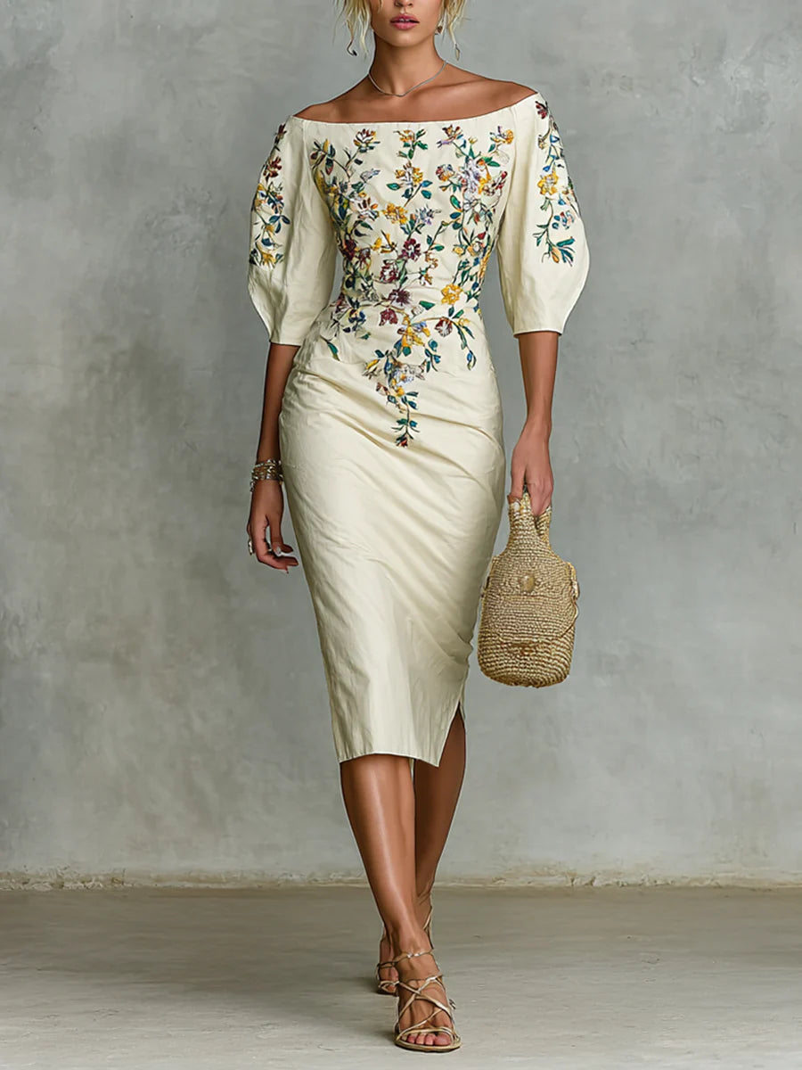 Robe florale à épaules dénudées et design élégant