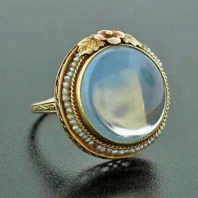 Bague vintage ronde en pierre de lune dorée