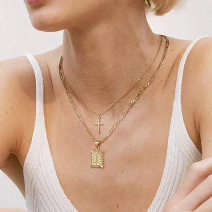 Collier avec croix et initiale | Or