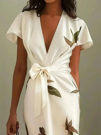 Judy | Robe Midi en Satin à Manches Courtes avec Feuille Blanche