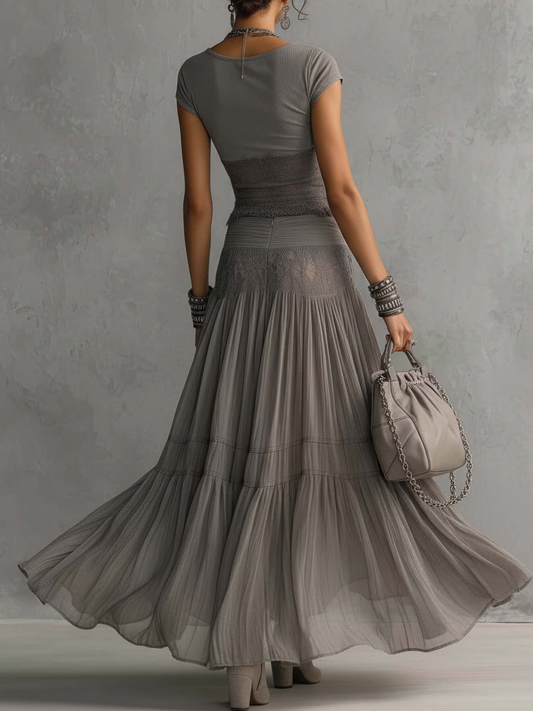 Alba - Ensemble complet avec top gris à panneaux en dentelle et jupe longue plissée