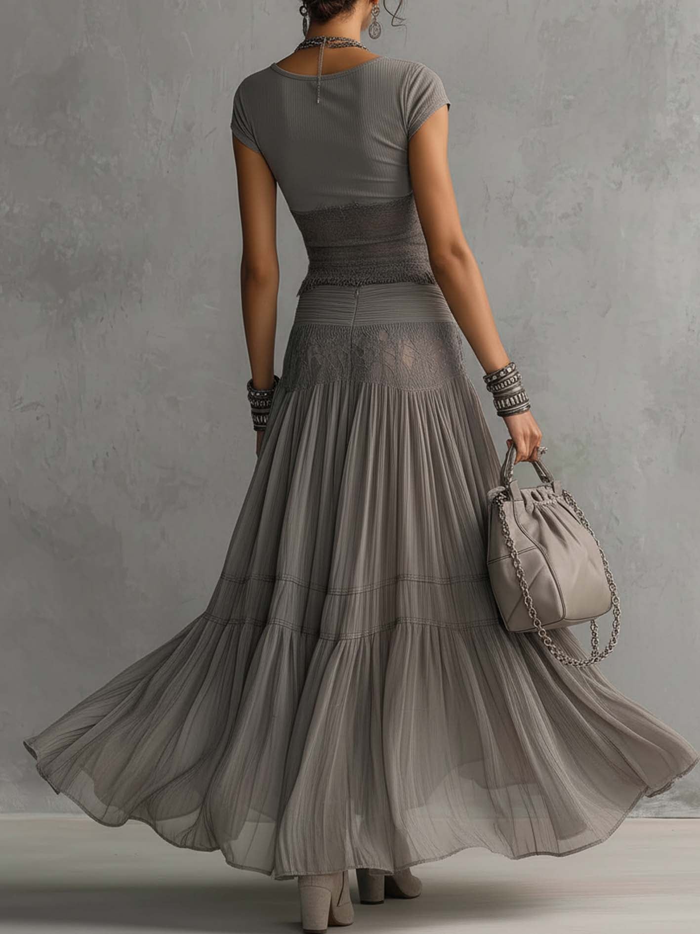 Alba - Ensemble complet avec top gris à panneaux en dentelle et jupe longue plissée