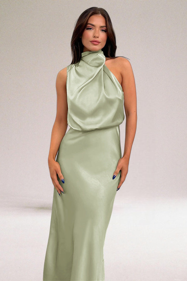 Élodie - Robe satin glamour avec décolleté halter.