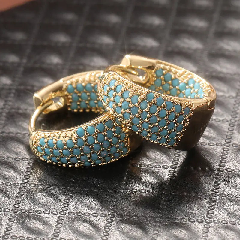 Boucles d'oreilles créoles en perles turquoise avec finition dorée