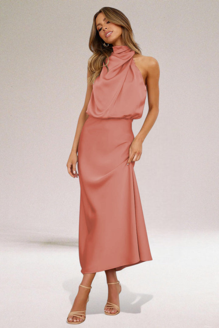 Élodie - Robe satin glamour avec décolleté halter.