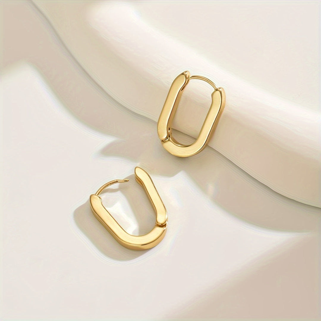 Boucles d'oreilles créoles élégantes de forme géométrique