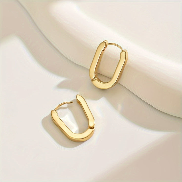 Boucles d'oreilles créoles élégantes de forme géométrique