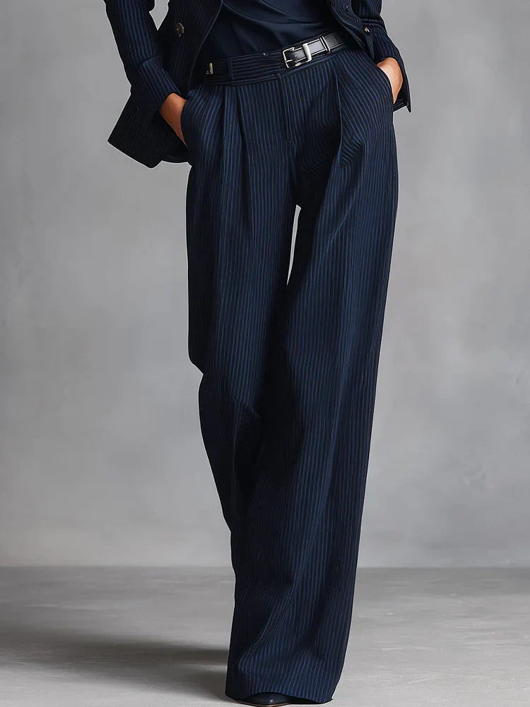 Ensemble de tailleur croisé classique à rayures diplomatiques bleu marine pour femme