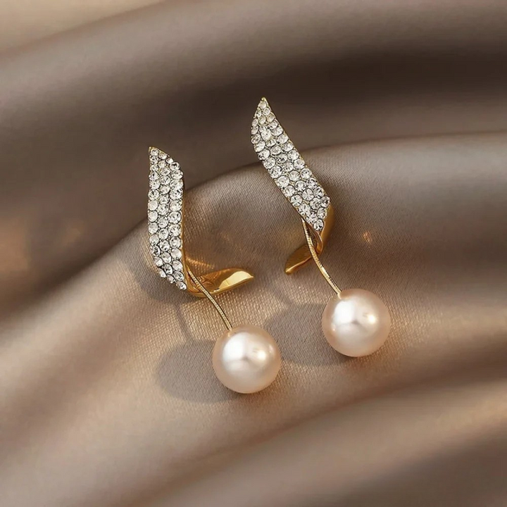 Boucles d'oreilles pendantes en perles dorées chic