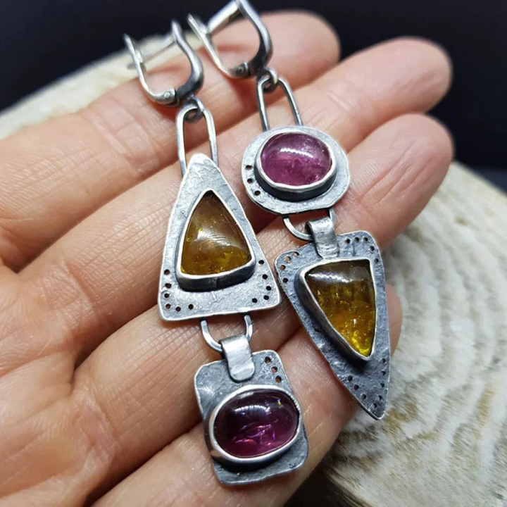 Boucles d'oreilles géométriques en triangle intemporel