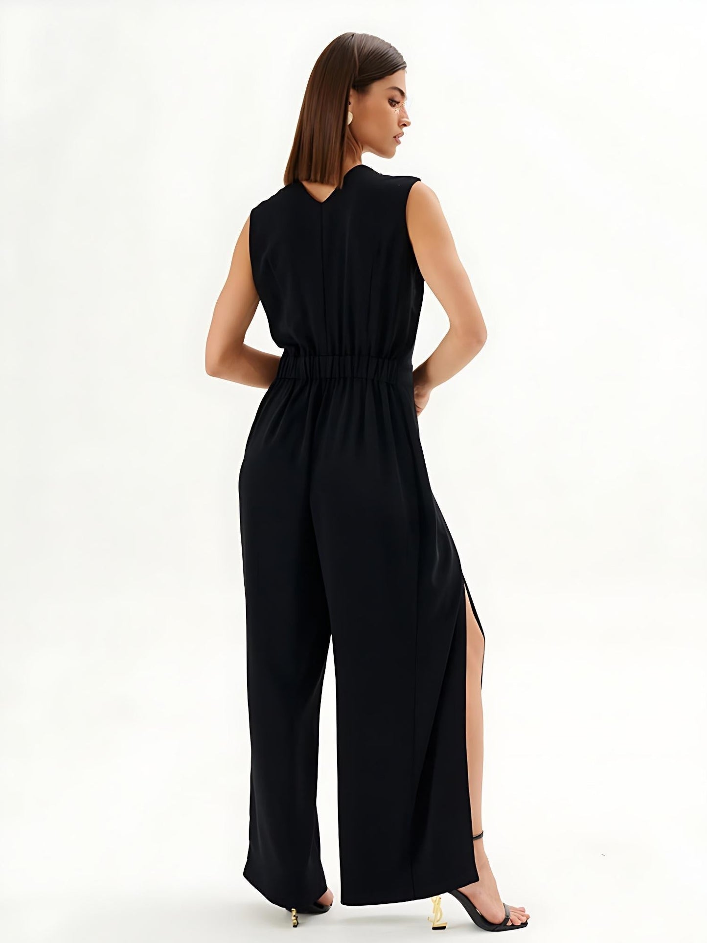 Mono noir sans manches avec effet enveloppant et jambe large