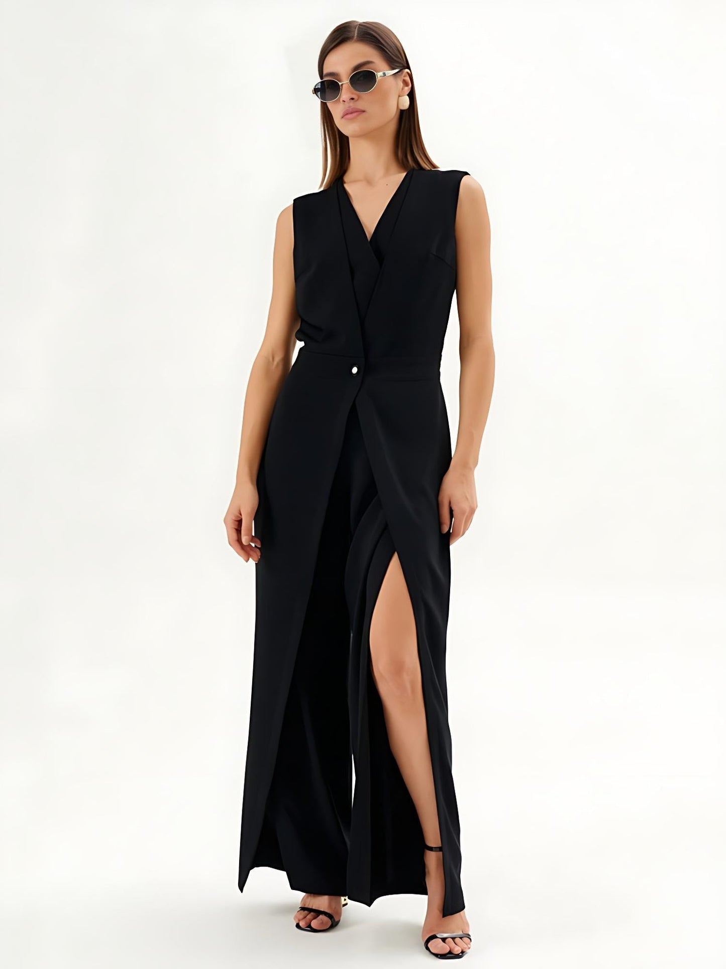 Mono noir sans manches avec effet enveloppant et jambe large