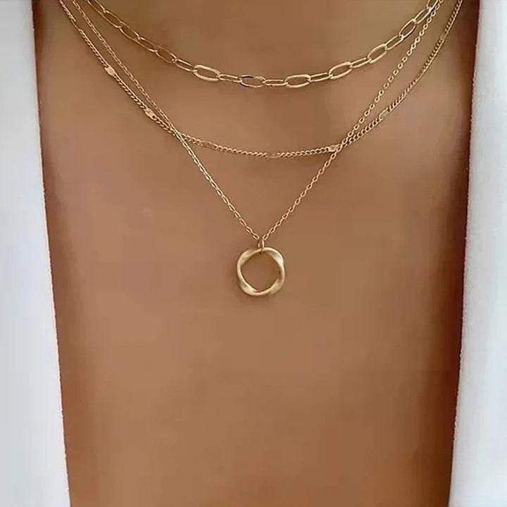 Avine – Collier rétro en or