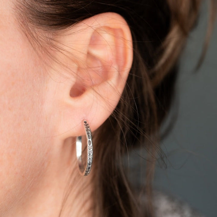 Boucles d'oreilles créoles argentées uniques