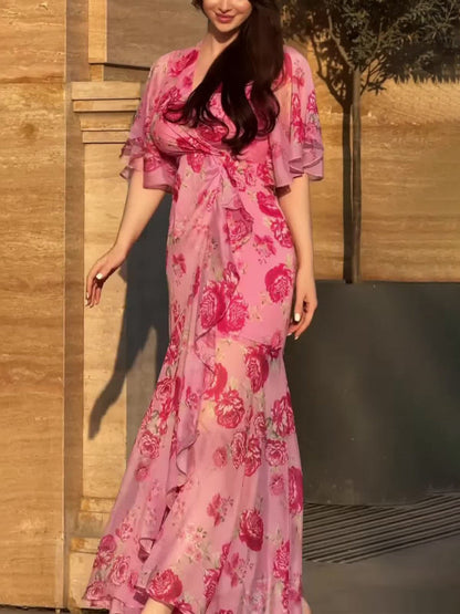 Robe imprimée à manches trompette avec décolleté en V