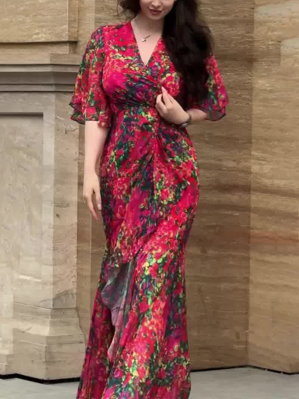 Robe imprimée à manches trompette avec décolleté en V