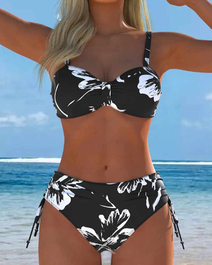 Bikini halter deux pièces avec imprimé.