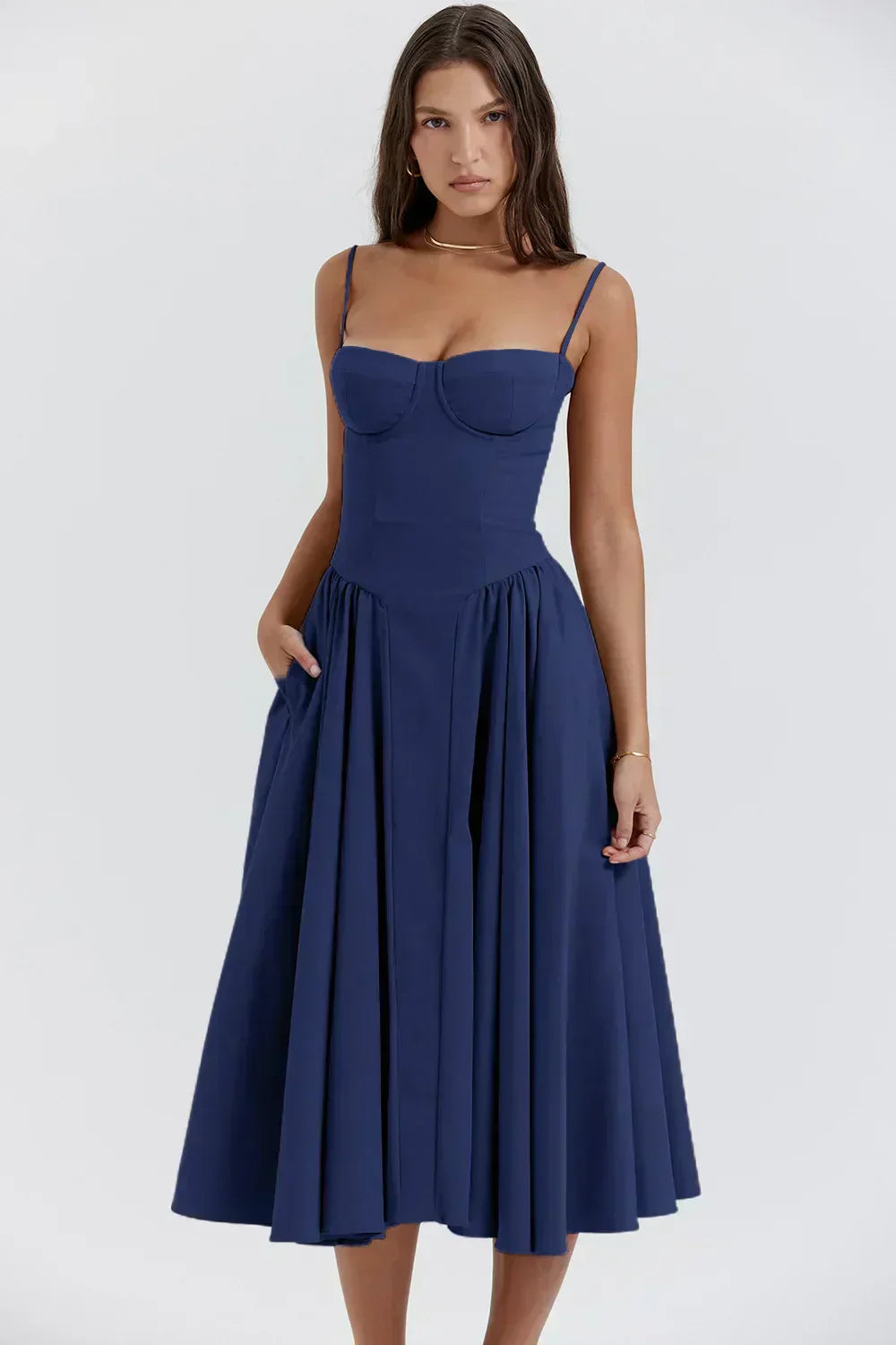 Cheri - Robe midi à bretelles et dos ouvert