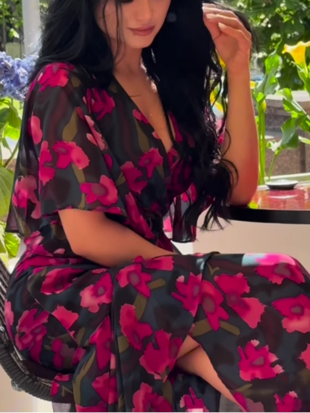 Robe imprimée à manches trompette avec décolleté en V