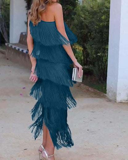 Robe à franges élégante Maya avec épaules dénudées
