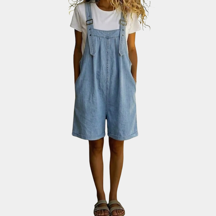 Clara | Salopette courte en denim bleu clair au fini vintage délavé