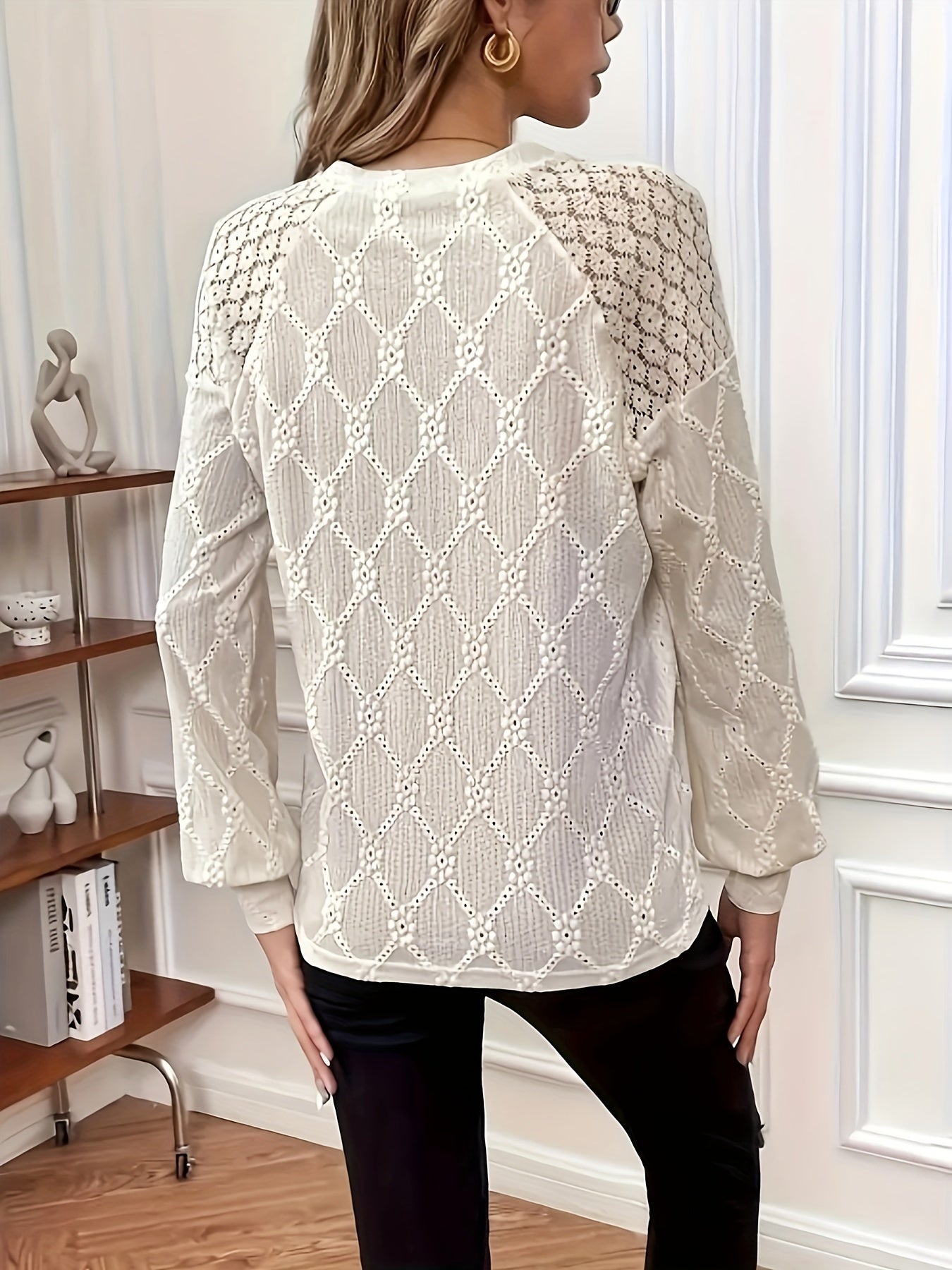 Ivy – Blouse avec Détails de Boutons en Oeillet