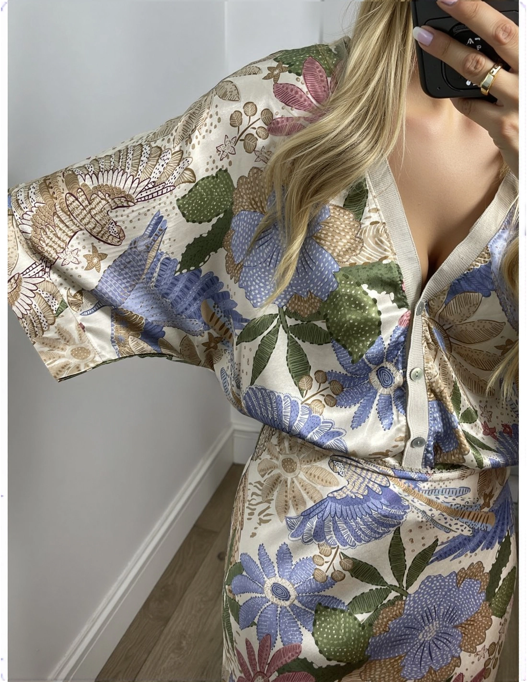 Chemisier Off-Shoulder en Satin Imprimé Floral Exquis