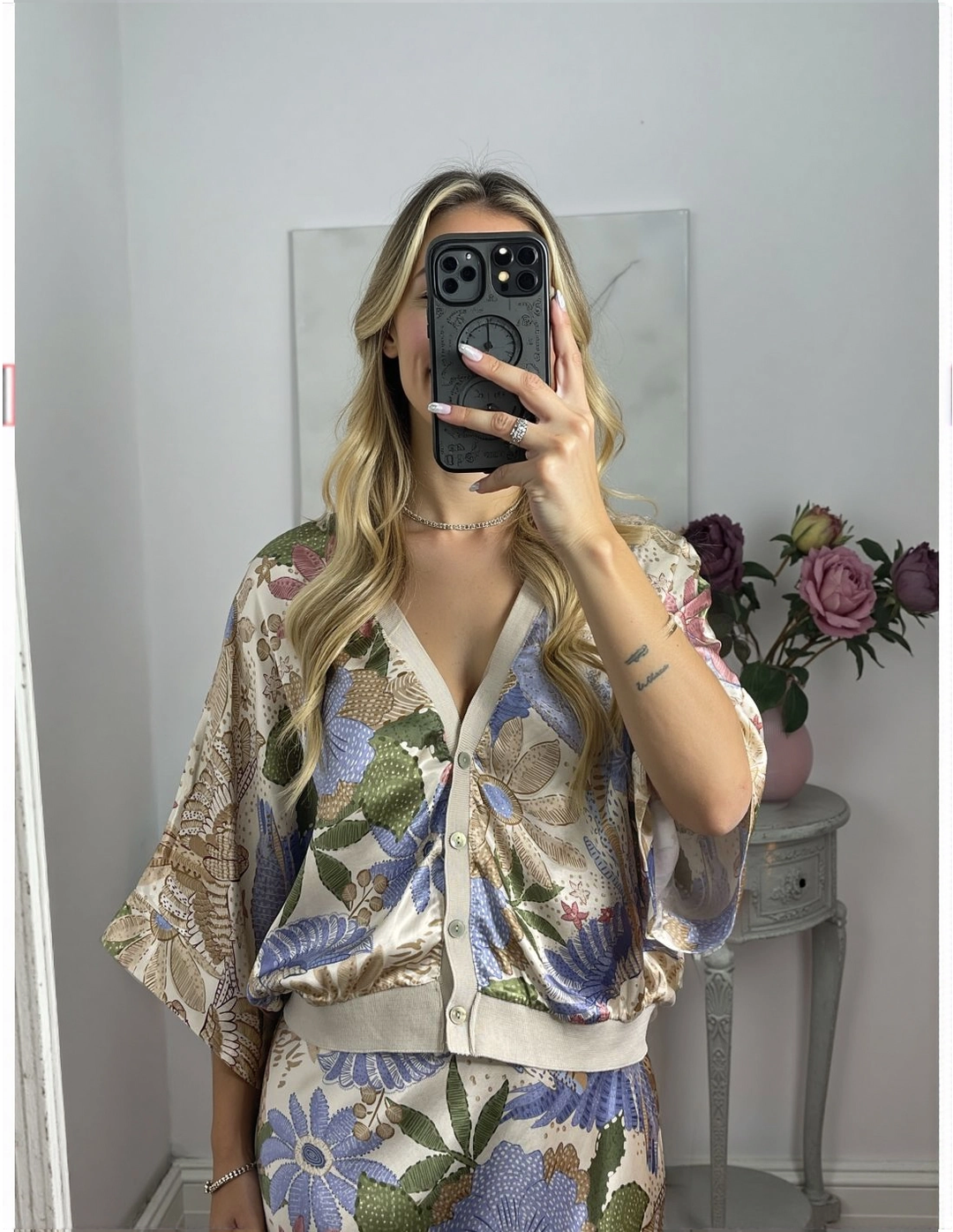 Chemisier Off-Shoulder en Satin Imprimé Floral Exquis