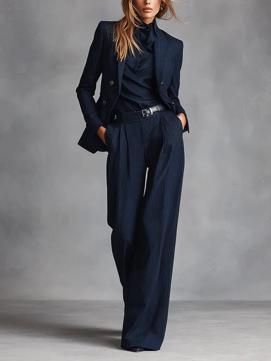 Ensemble de tailleur croisé classique à rayures diplomatiques bleu marine pour femme