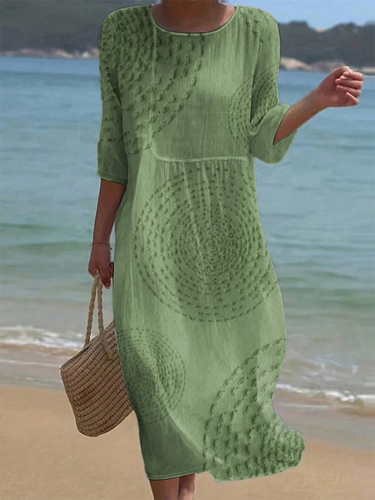 Robe décontractée brodée pour femme.