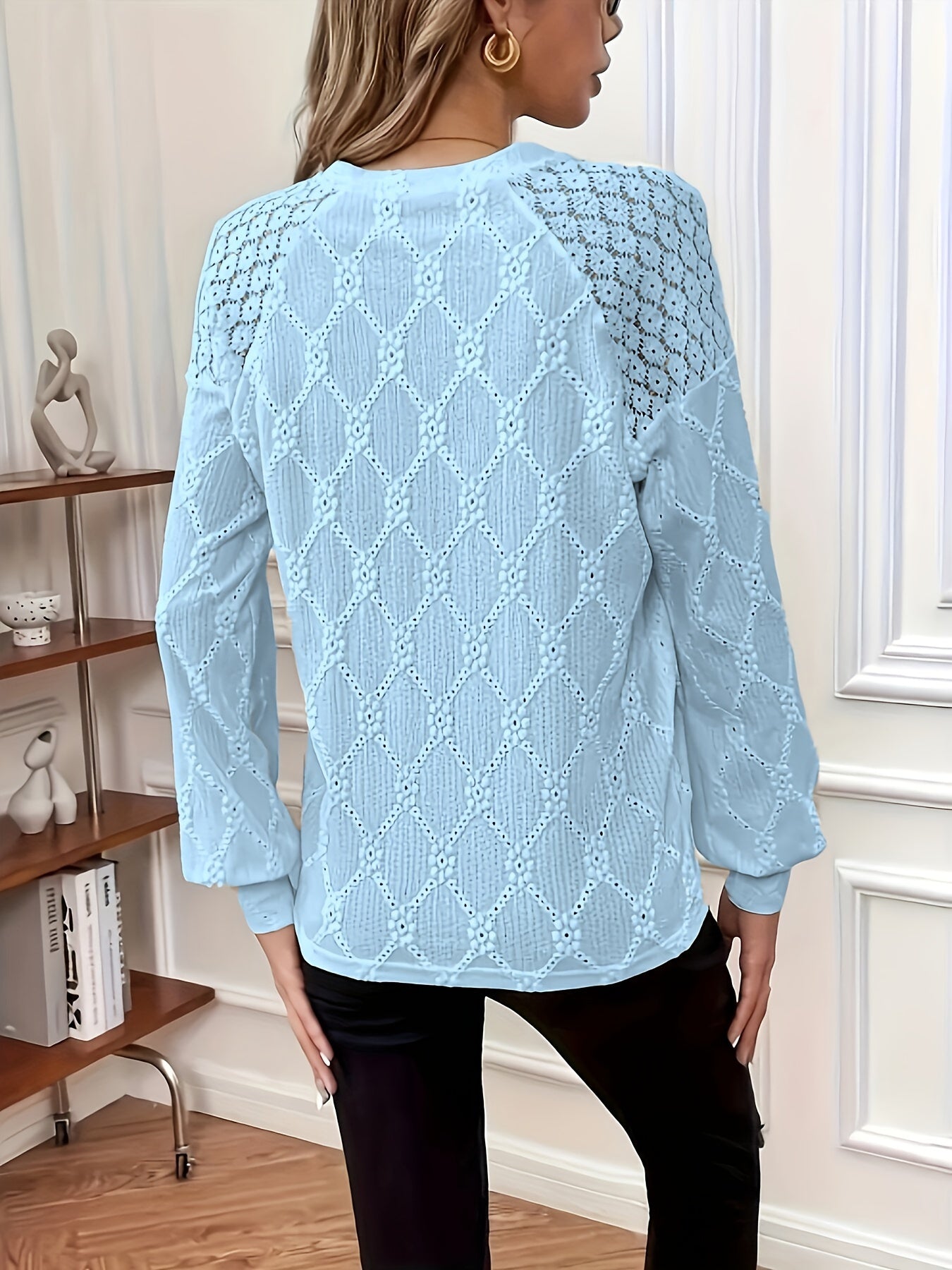 Ivy – Blouse avec Détails de Boutons en Oeillet