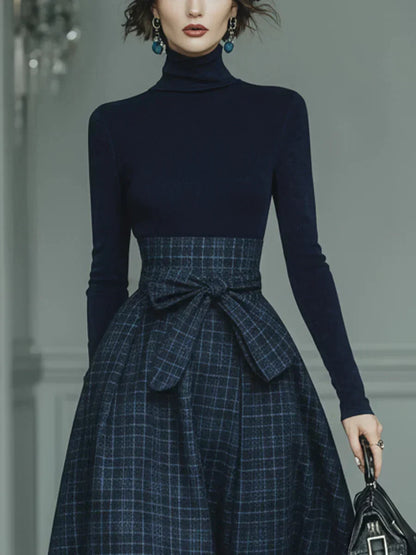 Ensemble Haut à Col Montant Élastique Bleu Foncé et Jupe à Carreaux