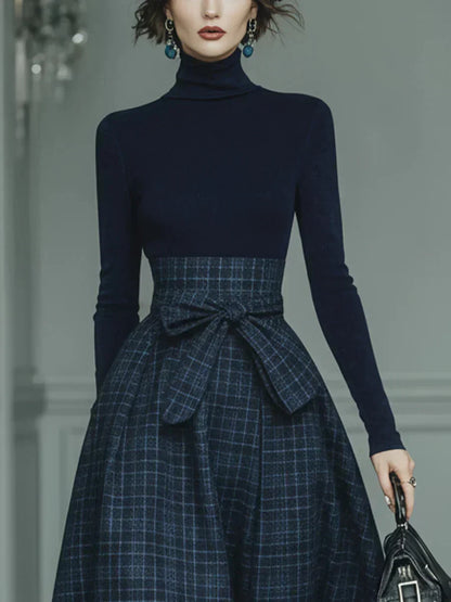 Ensemble de Haut à Col Montant Élastique Bleu Foncé et Jupe à Carreaux