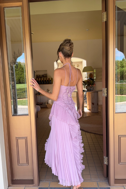 Francesca | Robe Longue Plissée – Décolleté Halter et Volants Uniques