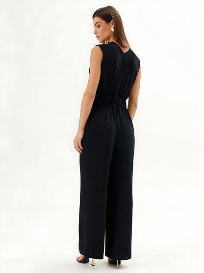 Mono noir sans manches avec effet enveloppant et jambe large