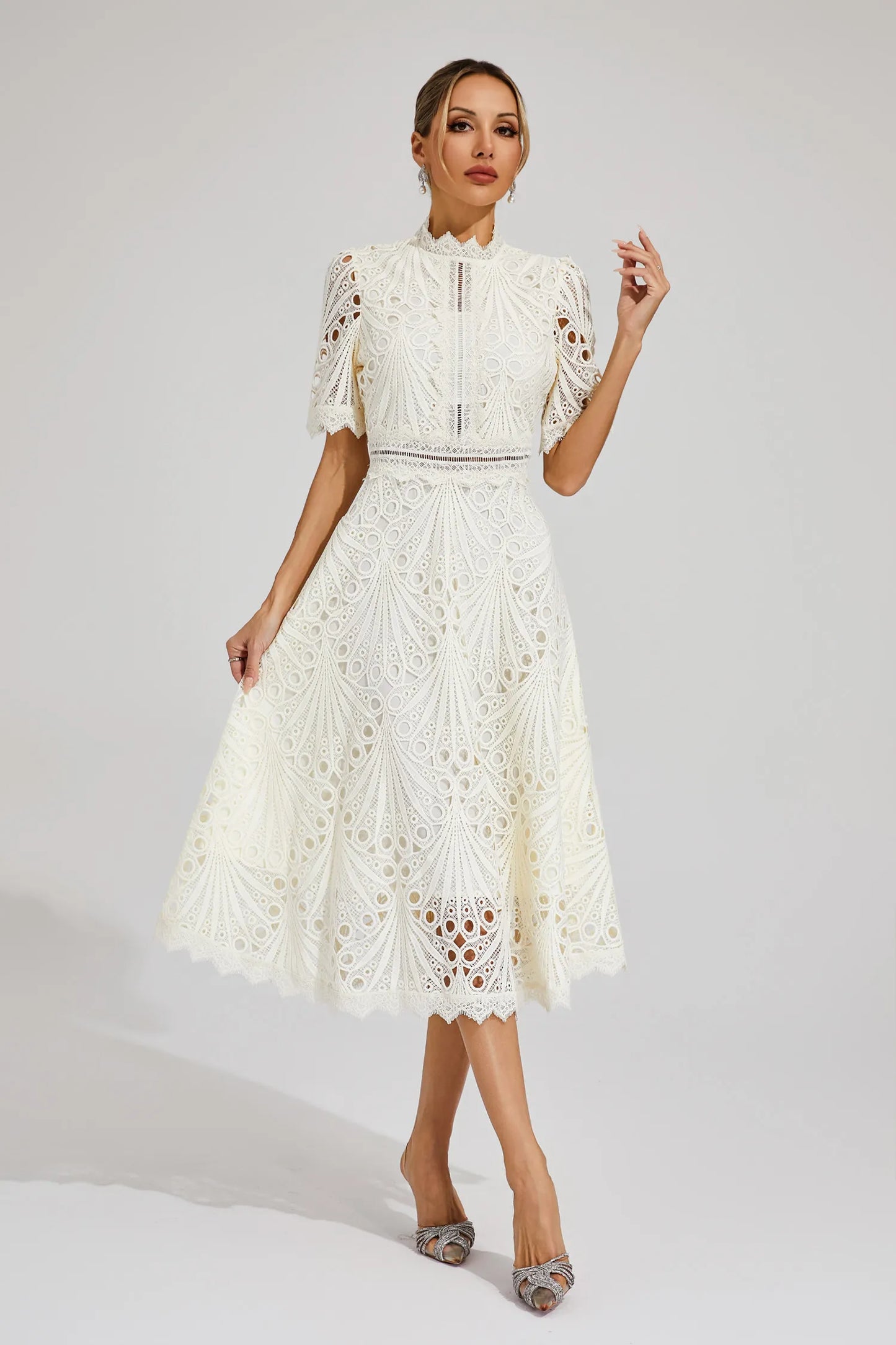 Pierre - Robe Midi en Dentelle et Raffinement