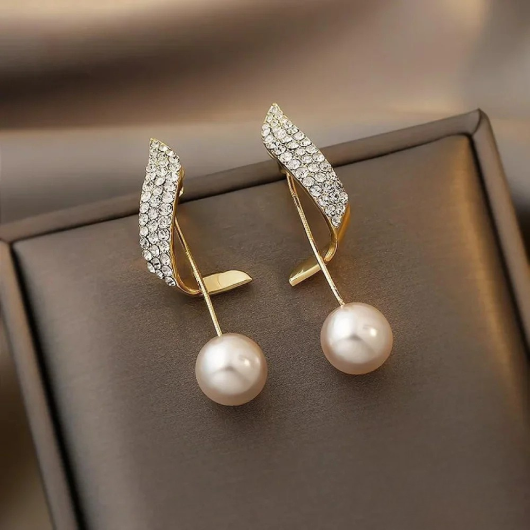 Boucles d'oreilles pendantes en perles dorées chic