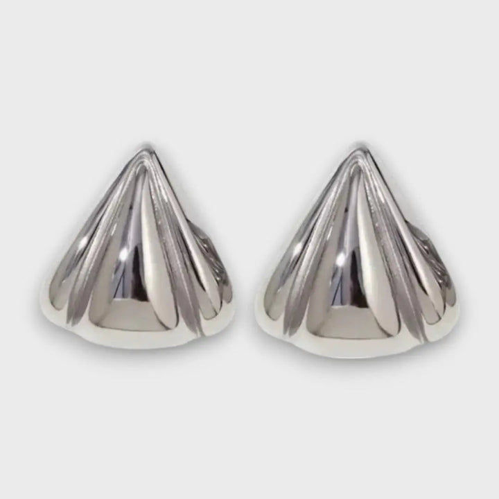 Nuna – Boucles d'oreilles dorées au caractère sculptural
