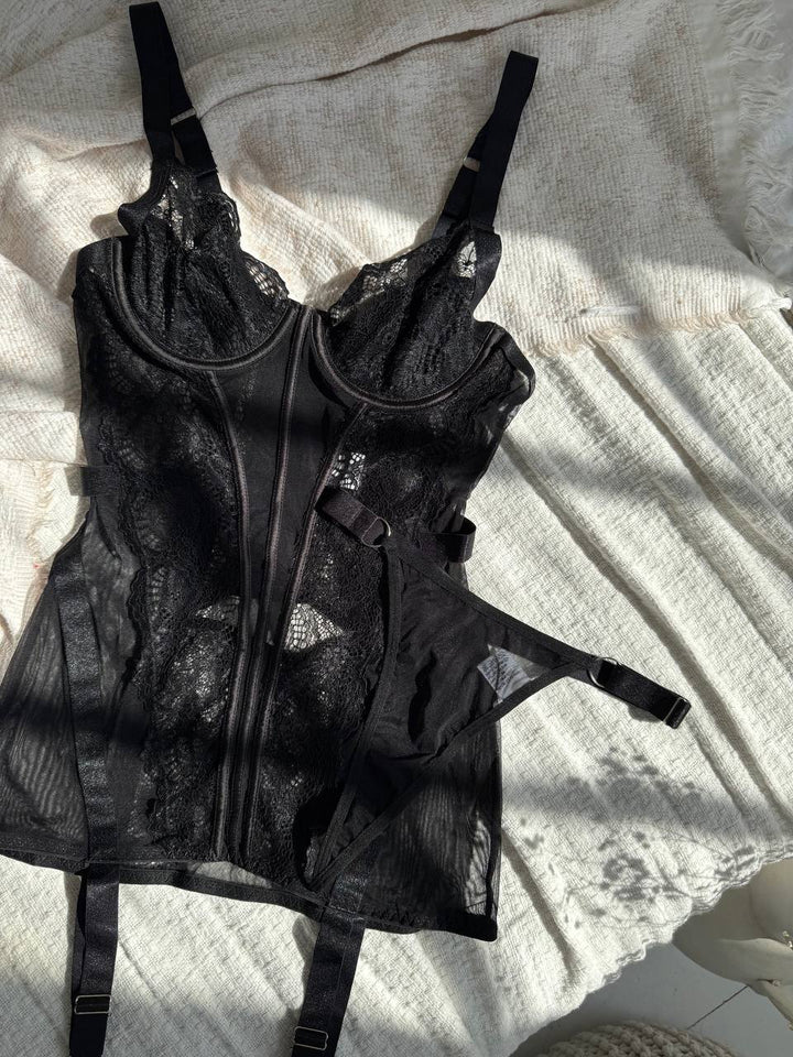 Alessandra™ | Chemise de Nuit Satinée Noire Mirage