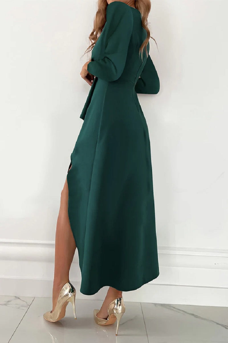 Cerise - Élégante robe plissée monochromatique