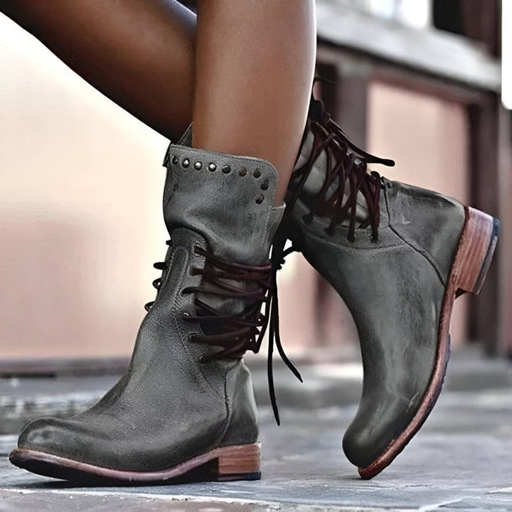 Bottes pour femmes avec clous, lacets et talon bas, finition vintage