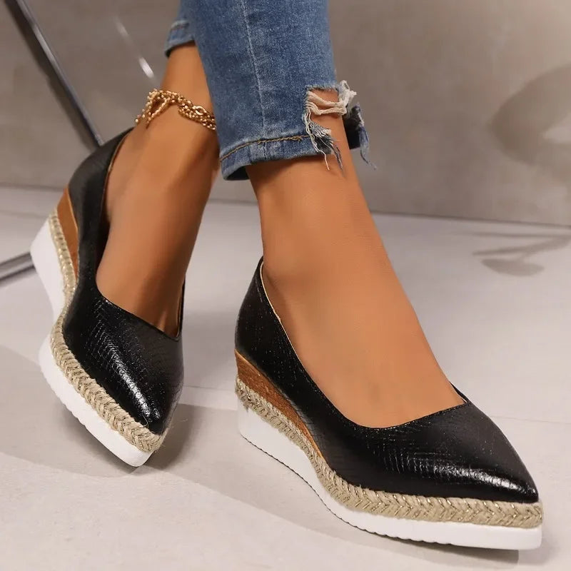 Via – Talons orthopédiques en coin brillants avec pointe effilée
