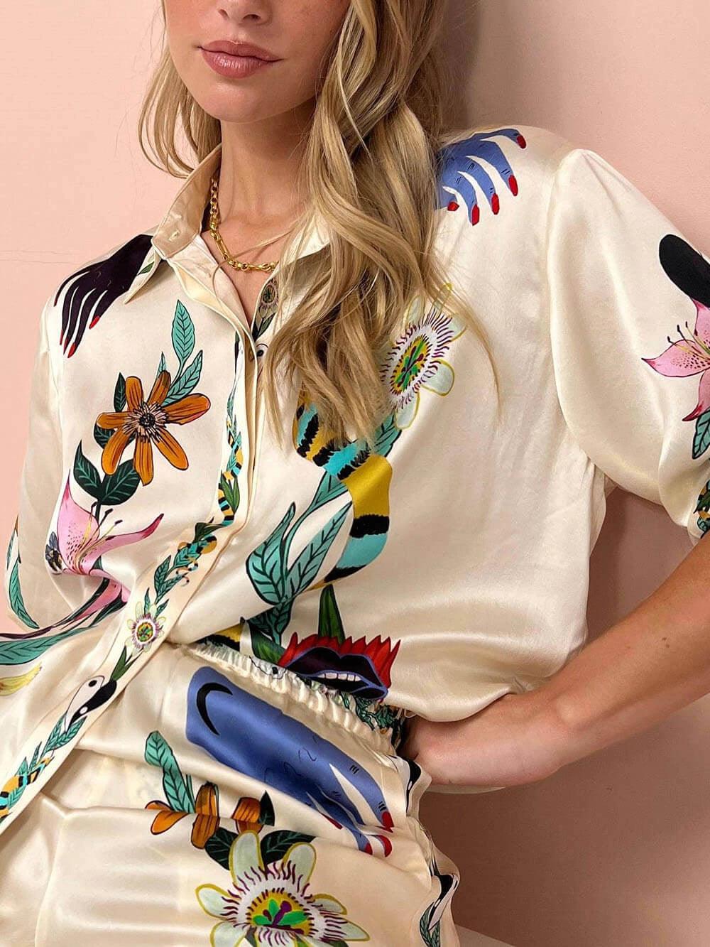 Nika | Ensemble de chemise et pantalon en satin avec imprimé unique Vibes Resort