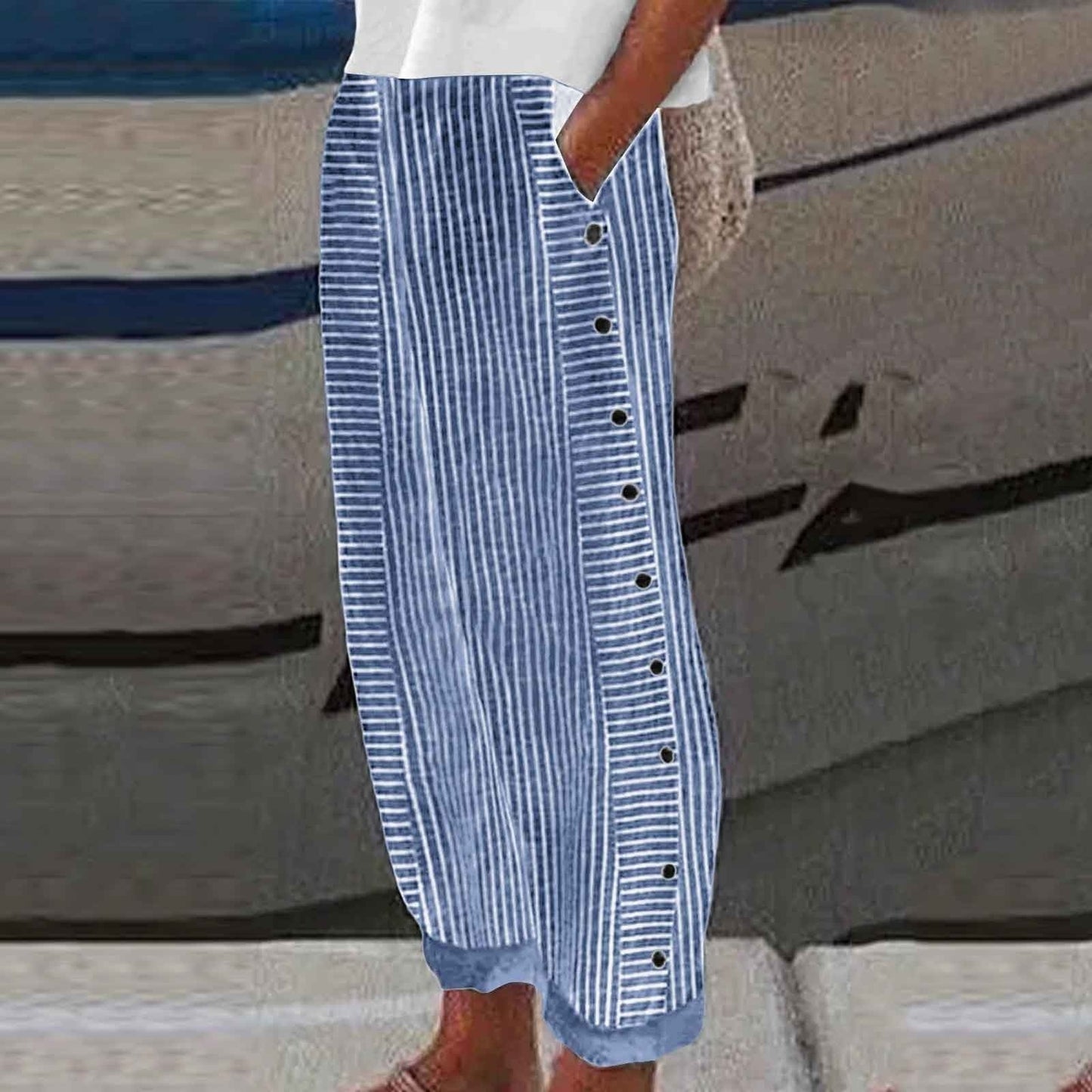 VIENNE – PANTALON AVEC ACCENTS EN BOUTONS RAYÉS