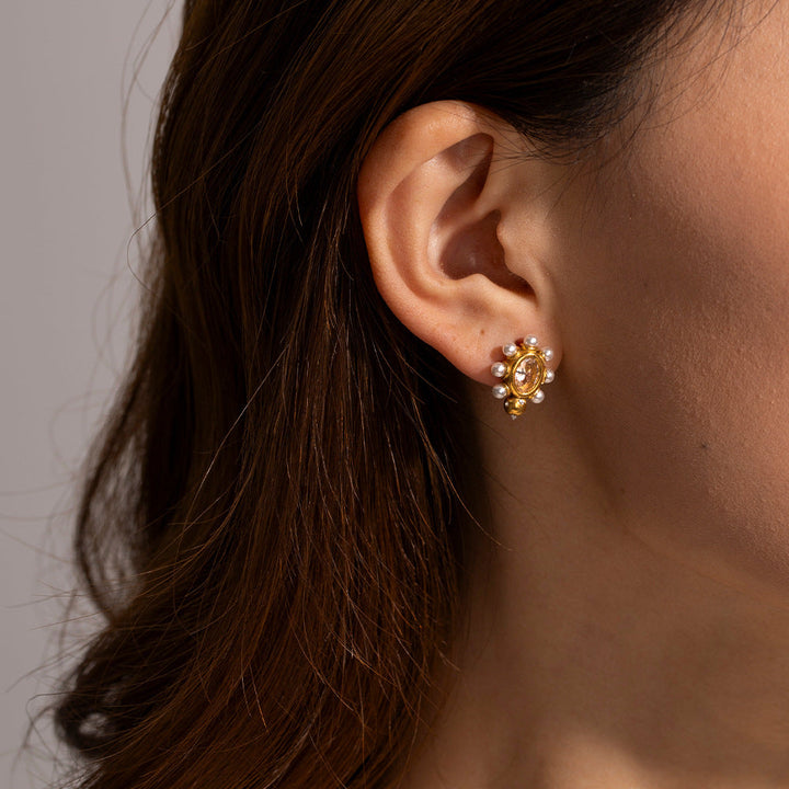 Boucles d'oreilles en perles dorées sophistiquées
