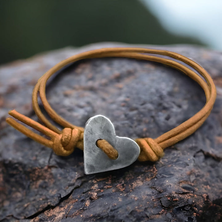 Amoura - Bracelet fait à la main avec symbole du cœur