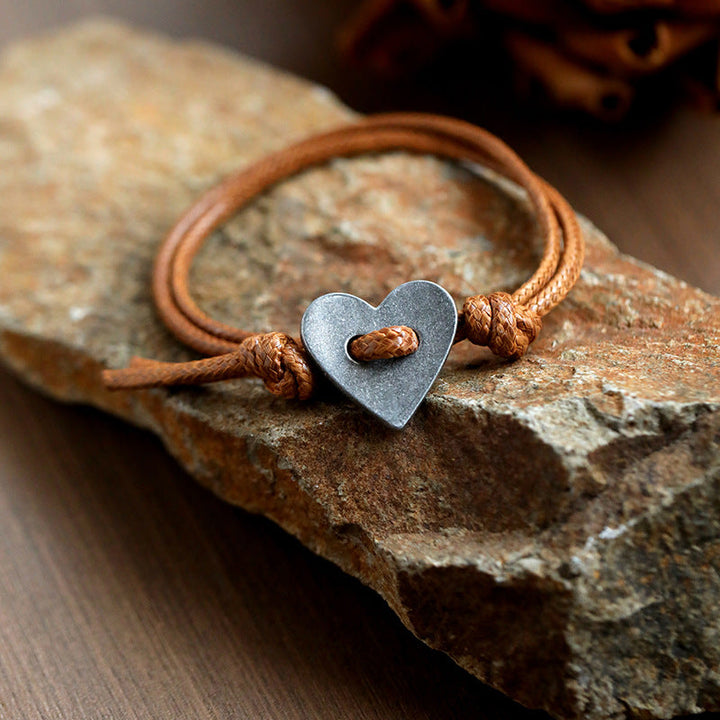 Amoura - Bracelet fait à la main avec symbole du cœur