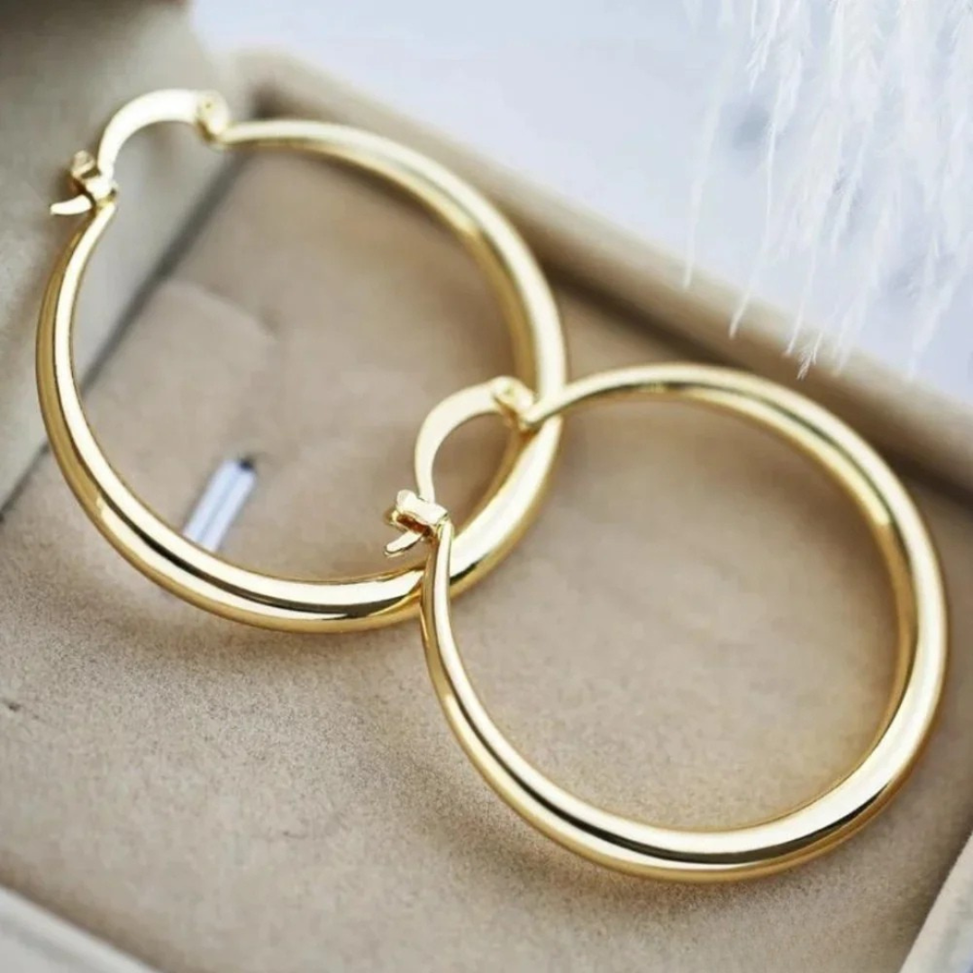 Boucles d'Oreilles en Gros Anneaux Dorés