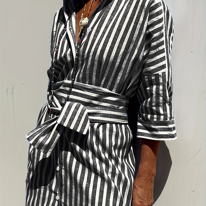 CHRISTINE | ROBE À IMPRIMÉ RAYÉ AVEC FERMETURE À BOUTONS ET CEINTURE